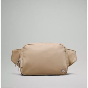 Lululemon - Everywhere Belt Bag